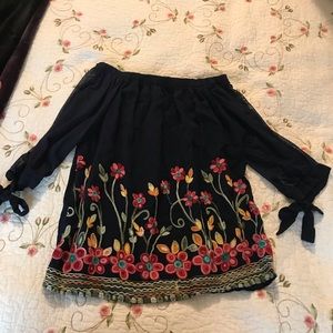 Flowery navy blue top